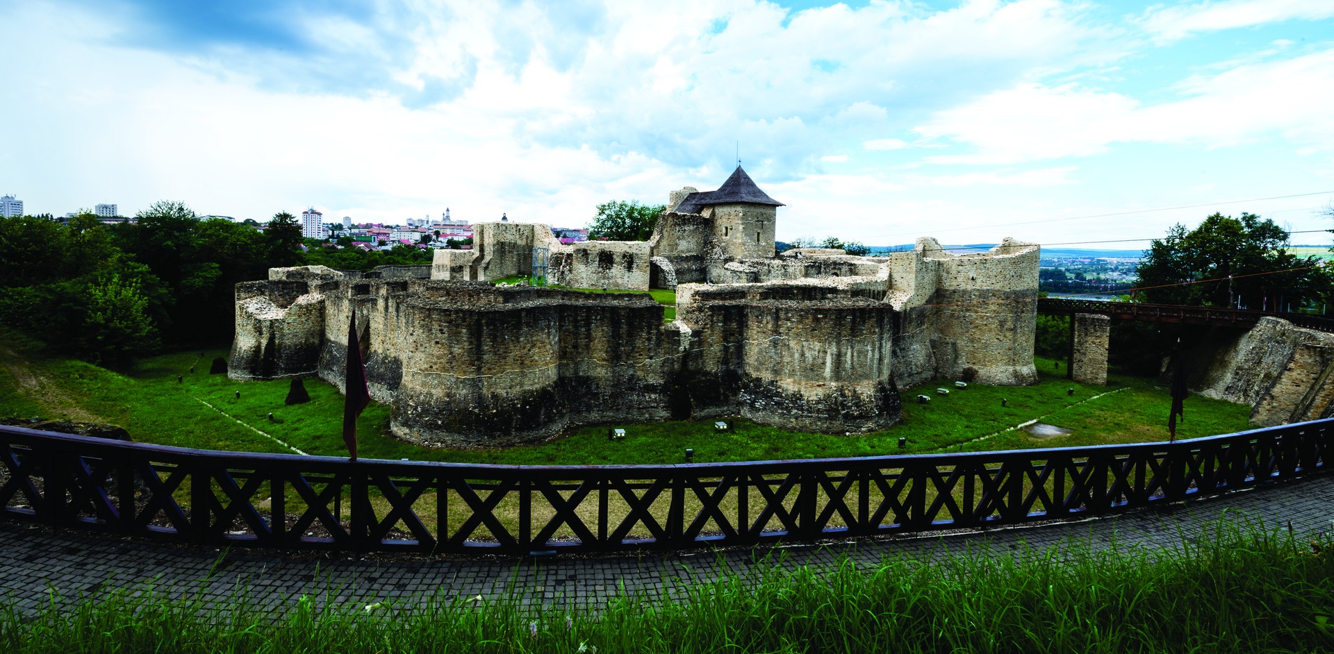 Pearl Artistic base Cetatea de Scaun a Sucevei - Muzeul Național al Bucovinei